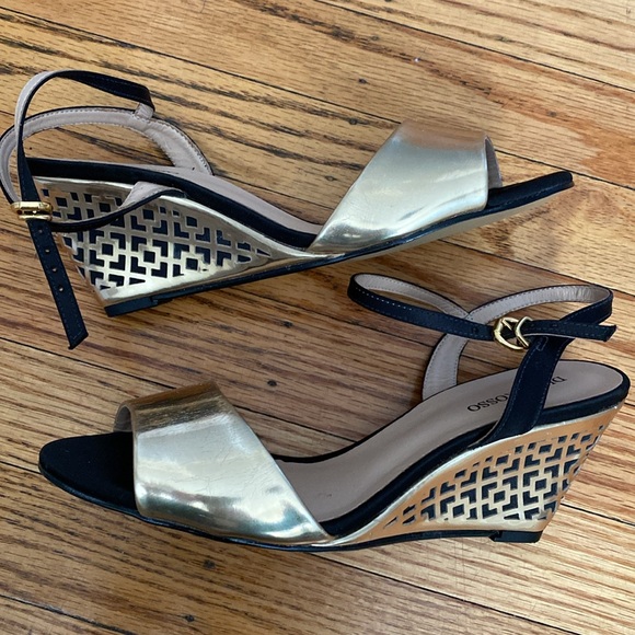 Disco Rossi size 7 gold wedge sandals - Picture 4 of 5